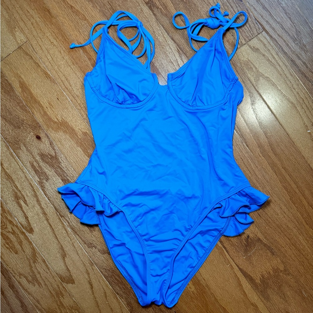Dippin daisys one piece swimsuit!